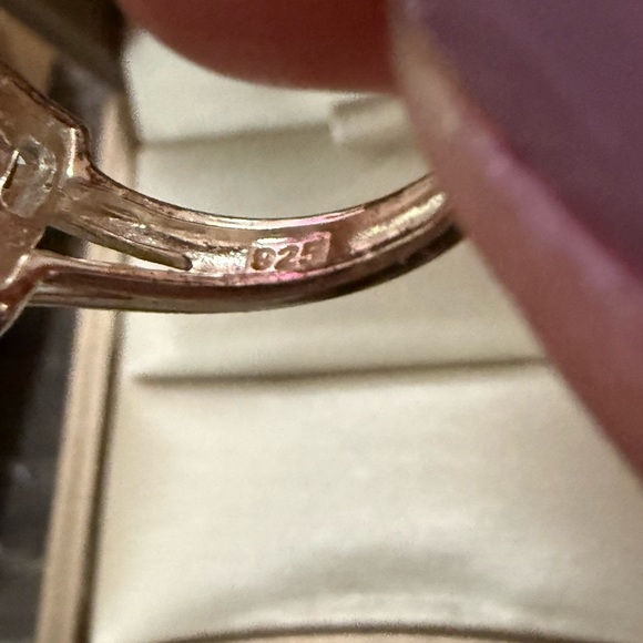 Elegant Silver and Purple Geometric Ring - Picture 3 of 5